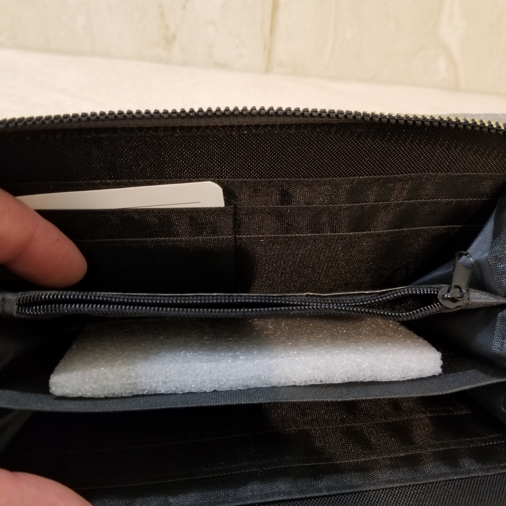NWOT - Gray Textured Wristlet - Picture 9 of 11